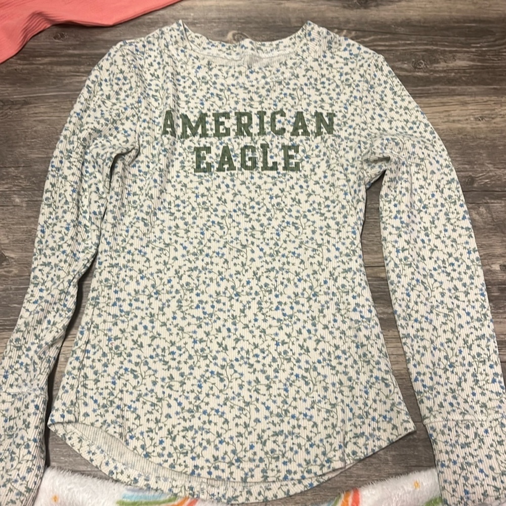 American Eagle Long sleeve floral green white and blue shirt